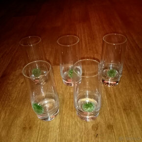 Prodám staré skleničky asi Moser a skleněnou fajfku, slona - 2