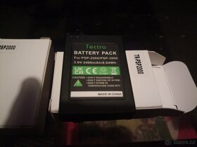 SONY PSP 2000 3000 a XBox Baterie, kryt PSP, nabíječky,kabel - 2