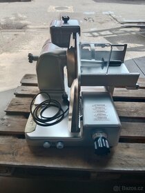 Nářezový stroj šnekový MANCONI 300 VK-VE - 2