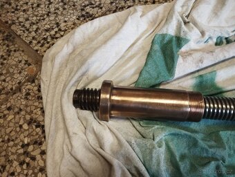 Trapézový šroub/šroubovice - 2