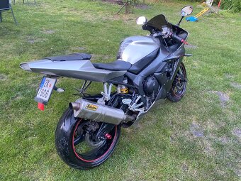 Yamaha R1 - 2