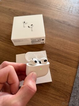 AirPods 3 generace - 2