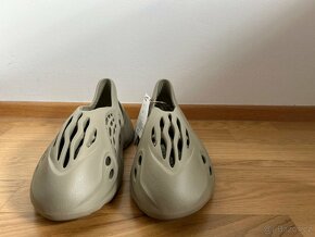 adidas Yeezy Foam RNNR Stone Salt - 2