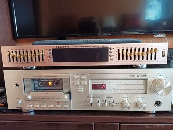 HiFi ekvalizér. 2× 10 pásem s analyzérem. - 2