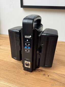 Duální V-mount nabíječka + XLR DC OUT - 2