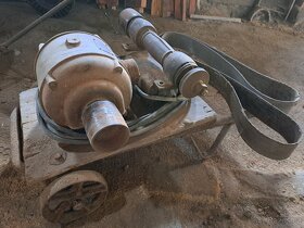 Motor,hřídel a řemen k cirkulárce - 2
