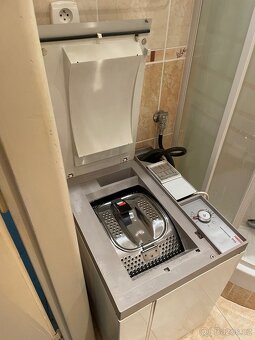 Pračka Zanussi - vvrchní plnění do malé koupelny - 2