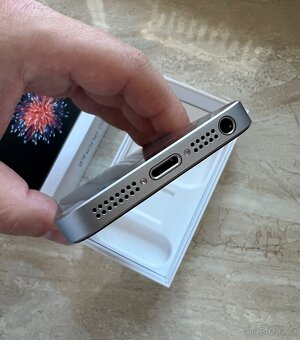 iPhone SE 32Gb…100% baterie - 2