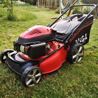 Prodám benzínovou sekačku VeGA 51 HWXV s pojezdem - 2