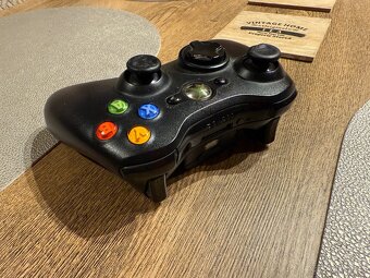 Xbox 360 ovladač - 2