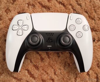 PLAYSTATION 5 S MECHANIKOU A HRA ASSASSIN'S MIRAGE - 2