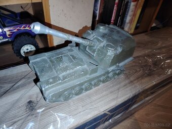 Tank artina ruské výroby - 2