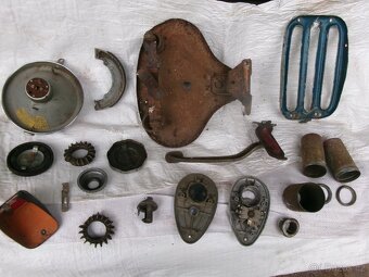 prodám různé díly na moto. Kostra na moto Jawa-ČZ 175, typ 3 - 2