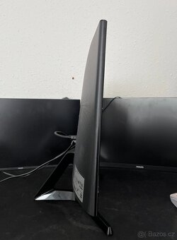 Zakřivený Samsung monitor 24 palcový - 2