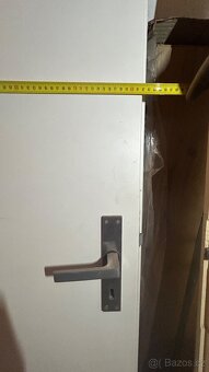 Hladké interiérové dveře s kováním na pravé straně - 2