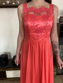 Dlouhé šaty - 2