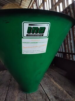 Násypka rozmetadla - 2