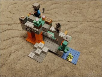 lego Minecraft jeskyně - 2