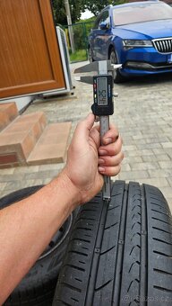 2 x zánovní pneu na discích - 2