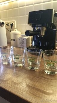 Panák a sklenice v jednom Captain Morgan - 2