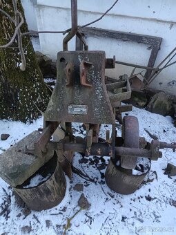 Prodej jednostranného tříradličného pluhu - 2