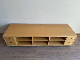 Masivní TV stolek - 2