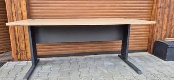 Kancelářský stůl - 2