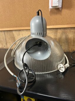 Lustry v industriálním stylu. - 2