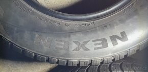 Prodám 2x zimní pneu 215/70R16 100T - 2