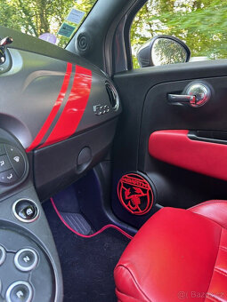Fiat 500 Abarth kryt na reproduktory - 2