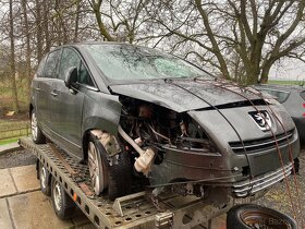 Peugeot 5008 na dily - 2