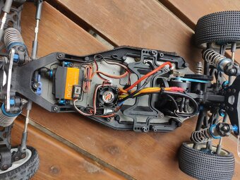 Team Associated B6 - 2