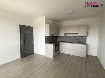 Pronájem bytu 2+kk s balkonem a parkovacím stáním, Rychnov n - 2