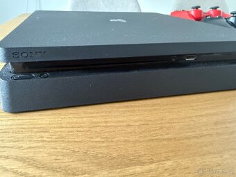 PS 4 500 Gb + ovladače, cena k jednání - 2