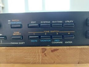 Roland JV-880 - rezervace - 2