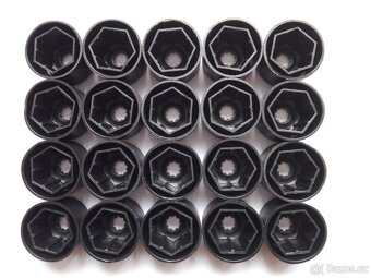 Volkswagen krytky šroubů kol 17mm sada 20 kusů. Nové zboží. - 2