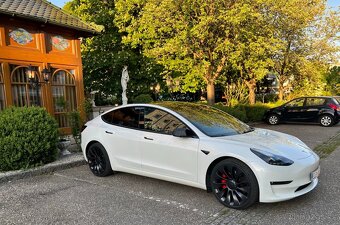 Tesla Model 3 Performance, DPH, 8/2023, 40t km, původ Praha - 2
