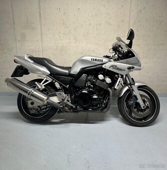 YAMAHA FZS 600 FAZER - 2