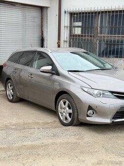 Toyota Auris 1.8 hybrid 2014r - 2