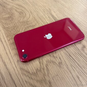 iPhone SE 2022 64GB red, pěkný stav, 12 měsíců záruka - 2