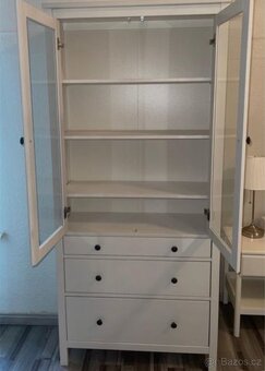 HEMNES VITRÍNA - 2