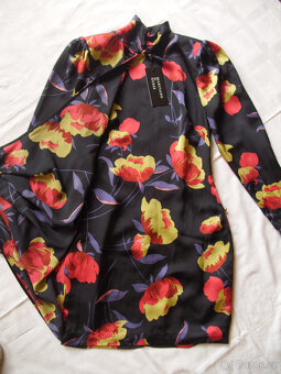 NOVÉ pouzdrové šaty zn. GUESS - vel. S - 2