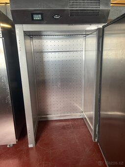 Stop kynárna Foster - 2