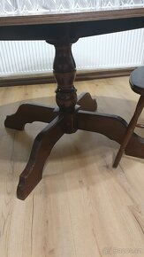 Prodám kulatý jídelní stůl - 2