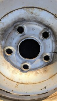 VW ocelové disky 15" + starší pneu - 2