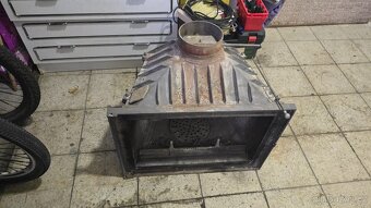 Prodám masivní litinovou krbovou vložku - 2
