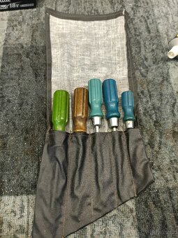 Sada starých šroubováků nepoužité - 2