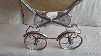 Retro kočárek pro panenky - 2