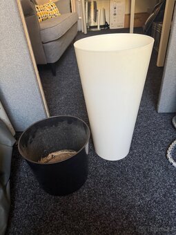 Vysoký bílý květináč - 2