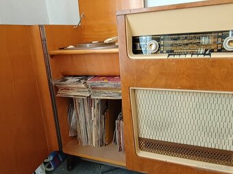 Stará gramofonová skriň - 2